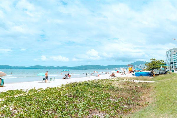 Praia do centro uma das melhores praias de Santa Catarina
