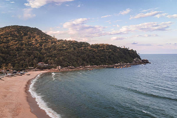 Praia de uma das melhores cidades para morar no Brasil