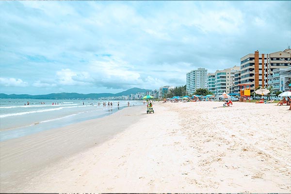 Meia Praia em Itapema